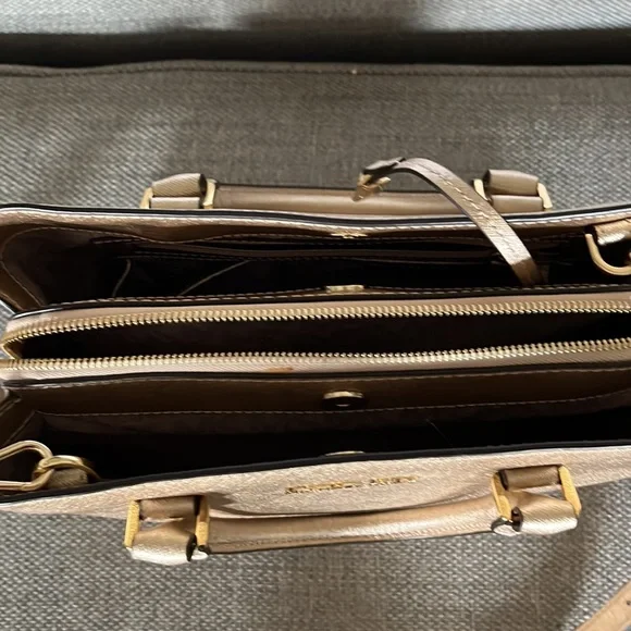 Michael Kors Satchel Saffiano Leather - Picture 6 of 6